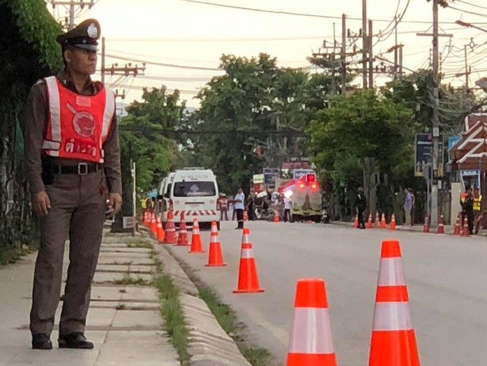 Người Lao Động tường thuật từ bệnh viện điều trị đội bóng mắc kẹt - Ảnh 5.