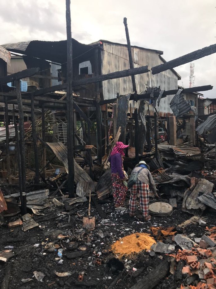 Cháy lớn thiêu rụi nhà cửa hơn 60 gia đình Campuchia gốc Việt - Ảnh 7.
