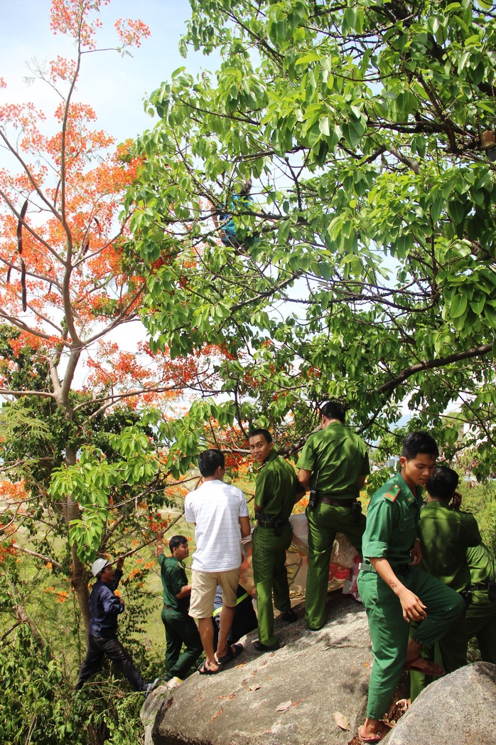 Nghẹt thở giải cứu cô gái bên bờ vực - Ảnh 4.