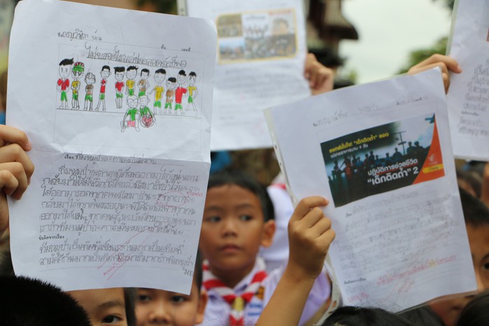 Báo Người Lao Động từ Chiang Rai: Người Thái ăn mừng thâu đêm suốt sáng - Ảnh 7.