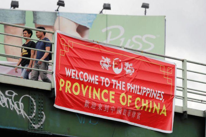 Biểu ngữ Philippines là một tỉnh của Trung Quốc châm ngòi phẫn nộ - Ảnh 1.