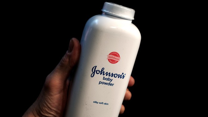 Johnson & Johnson phải bồi thường gần 4,7 tỉ USD vì phấn rôm gây ung thư - Ảnh 1.