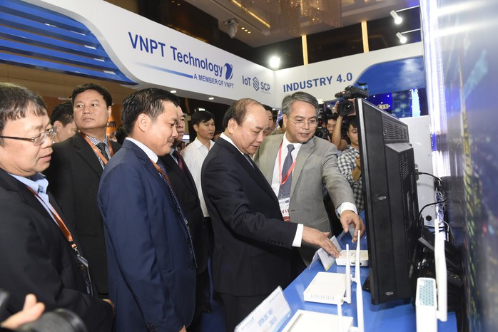 VNPT trình diễn nhiều sản phẩm giải pháp công nghệ 4.0 tại Industry Summit 2018 - Ảnh 2.