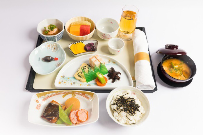 Khám phá suất ăn Nhật trên các chuyến bay của Vietnam Airlines - Ảnh 1.