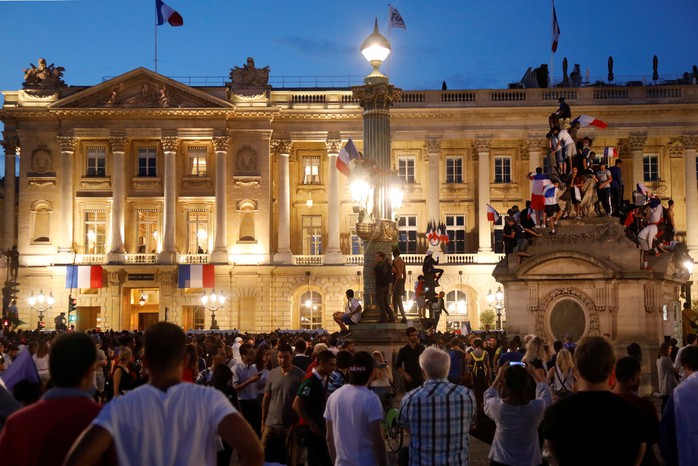 500.000 CĐV Paris xuống đường đón tuyển Pháp - Ảnh 31. 500.000 CĐV tỷ lệ kèo nhà cái 88 xuống đường đón tuyển Pháp - Ảnh 31.