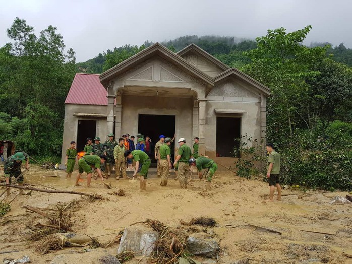 Lũ quét kinh hoàng trong đêm, nhà sập, 2 người chết, 2 người mất tích - Ảnh 6.