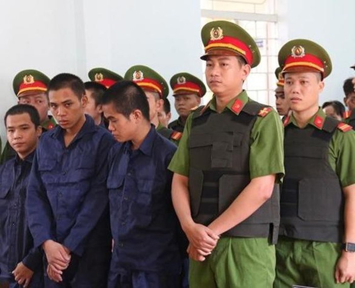 10 đối tượng gây rối ở Bình Thuận lãnh án - Ảnh 1.