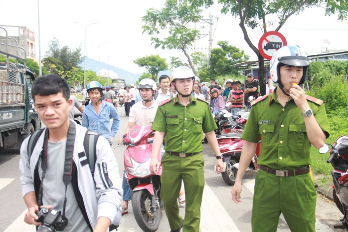 Phát hiện thi thể nam giới bốc mùi hôi thối trong bụi rậm - Ảnh 2.