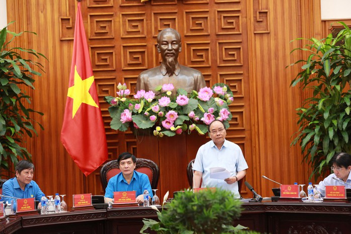 Thủ tướng Nguyễn Xuân Phúc: Tạo điều kiện tối đa để xây dựng thiết chế Công đoàn, phục vụ công nhân - Ảnh 1.