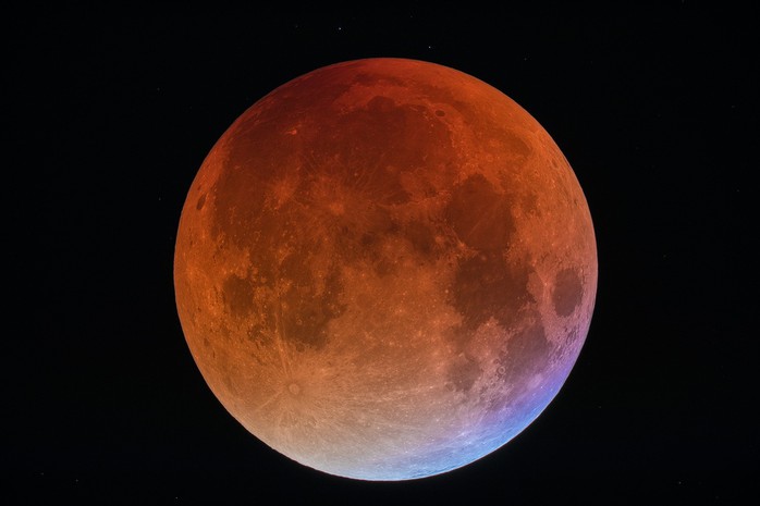 Sao Hỏa tỏa sáng cùng với trăng máu dài nhất thế kỷ - Ảnh 2.