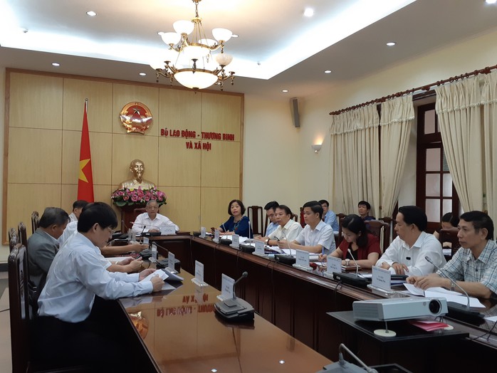 Họp Hội đồng Tiền lương: Tổng LĐLĐ Việt Nam vẫn giữ mức đề xuất tăng lương tối thiểu vùng 8% - Ảnh 1.