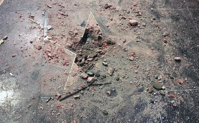 Ngôi sao của Tổng thống Donald Trump trên Đại lộ danh vọng bị đập nát - Ảnh 3.