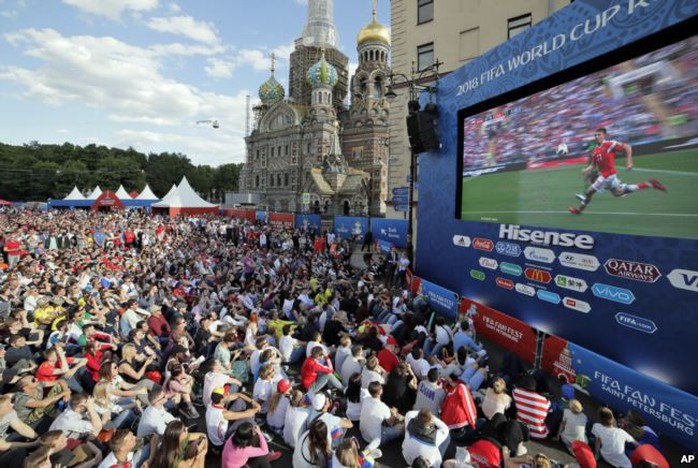 Muôn vẻ cuồng nhiệt của sinh viên với World Cup - Ảnh 3.