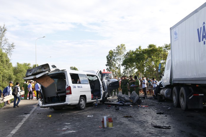 Phó Thủ tướng yêu cầu Bộ Công an vào cuộc vụ xe rước dâu gặp nạn làm 13 người chết - Ảnh 14.