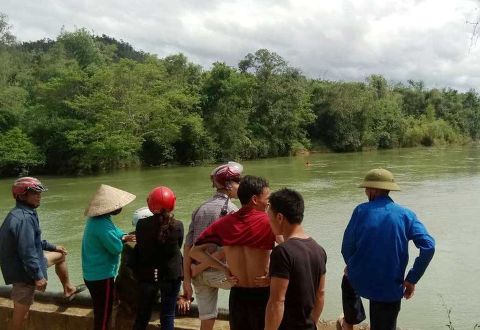 Lội qua sông, nam thanh niên bị nước cuốn tử vong - Ảnh 1.