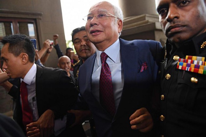 Cựu thủ tướng Malaysia ấm ức vì không được tự bảo vệ - Ảnh 4.