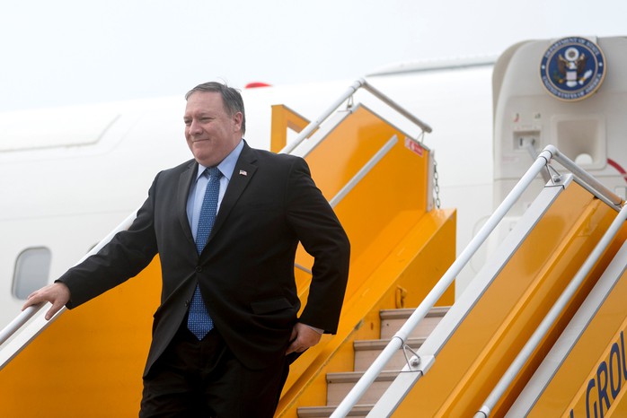 Tổng Bí thư Nguyễn Phú Trọng vui vẻ bắt tay Ngoại trưởng Mỹ Mike Pompeo - Ảnh 2.