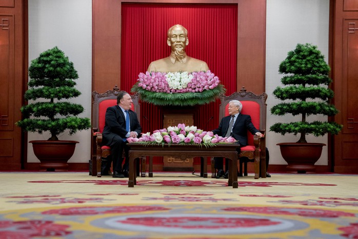 Tổng Bí thư Nguyễn Phú Trọng vui vẻ bắt tay Ngoại trưởng Mỹ Mike Pompeo - Ảnh 8.