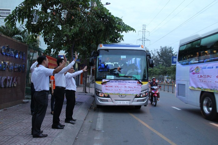 Những chuyến xe đoàn tụ - Ảnh 2.