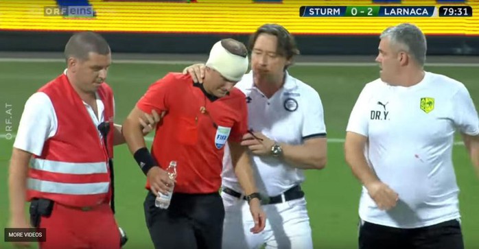 Trọng tài biên Europa League bị ném vỡ đầu, chảy máu bê bết - Ảnh 3.