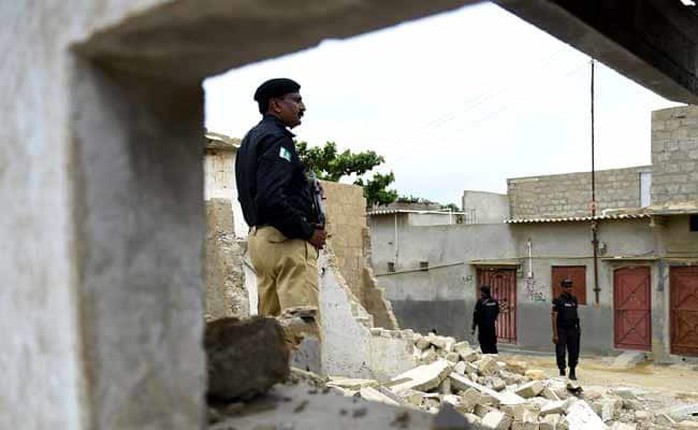 Pakistan bắt 8 người Trung Quốc mang súng vào nhà máy điện - Ảnh 1.