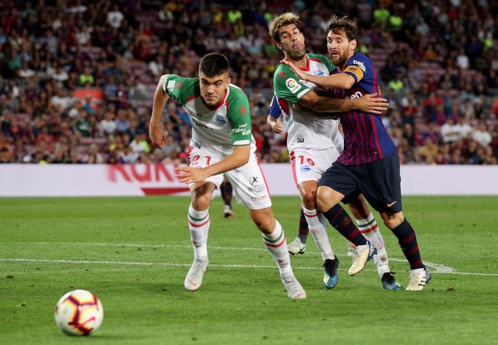 Messi lập cú đúp, Barcelona đại thắng Alaves ngày khai mạc - Ảnh 3.