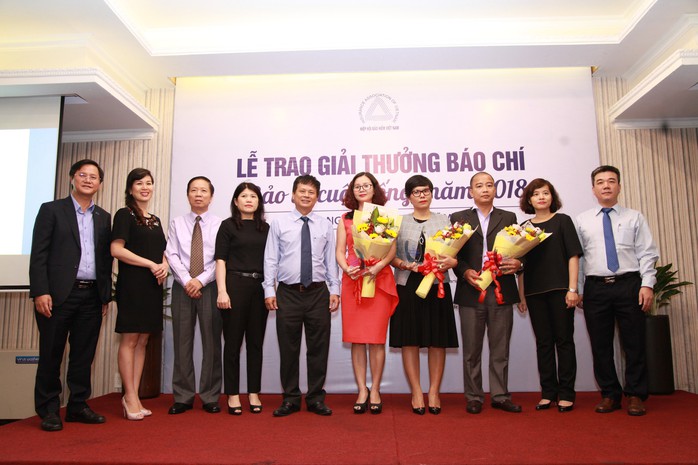 Trao giải thưởng viết về ngành Bảo hiểm nhân thọ - Ảnh 1. Trao giải thưởng viết về ngành Bảo hiểm nhân thọ - Ảnh 1.