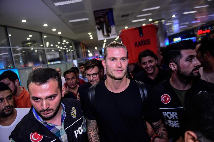 Tội đồ Karius được chào đón như người hùng ở Besiktas - Ảnh 4.