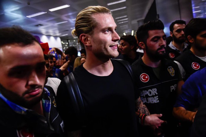 Tội đồ Karius được chào đón như người hùng ở Besiktas - Ảnh 3.