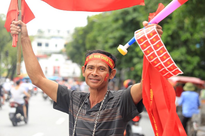 Người hâm mộ cả nước náo nức cổ vũ Olympic Việt Nam - Ảnh 8.