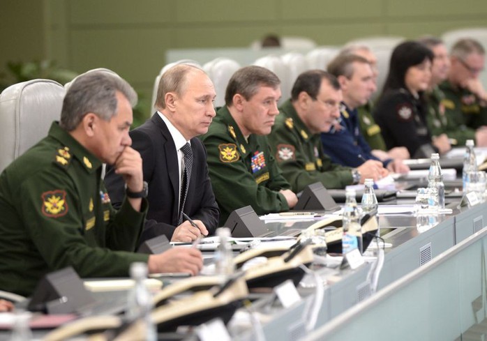 Nga sắp tập trận lịch sử, Tổng thống Putin sa thải 15 tướng - Ảnh 1.