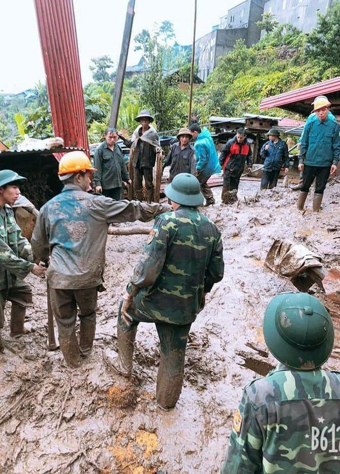 Sạt lở đất, 10 người chết và mất tích - Ảnh 1.