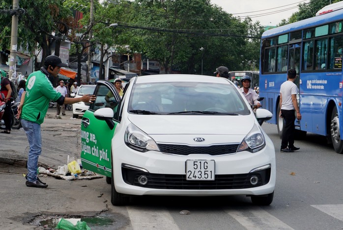 Xe vận tải phải có tem kiểm định với màu sắc, hình dạng riêng - Ảnh 2.