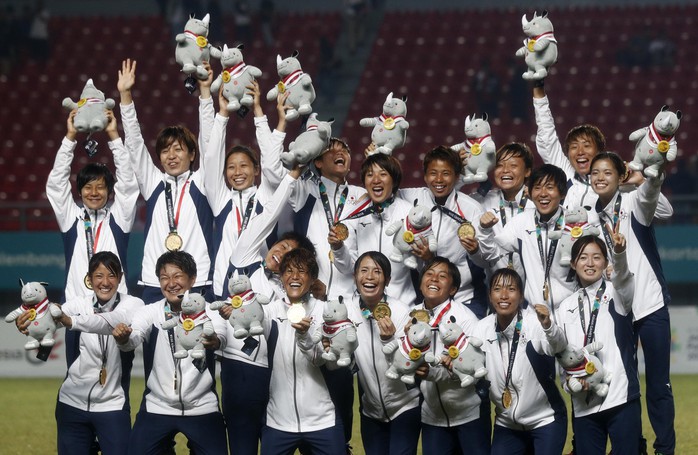 Vượt Trung Quốc, Nhật Bản giành HCV bóng đá nữ - Ảnh 1.