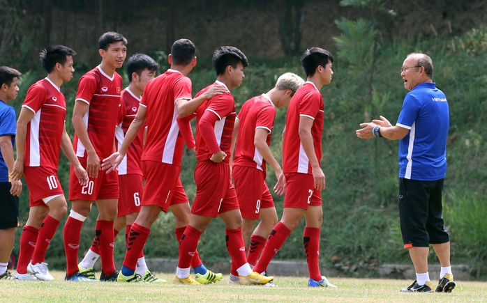 Lộ danh sách tuyển Việt Nam chuẩn bị AFF Cup: Hà Nội FC áp đảo - Ảnh 1.