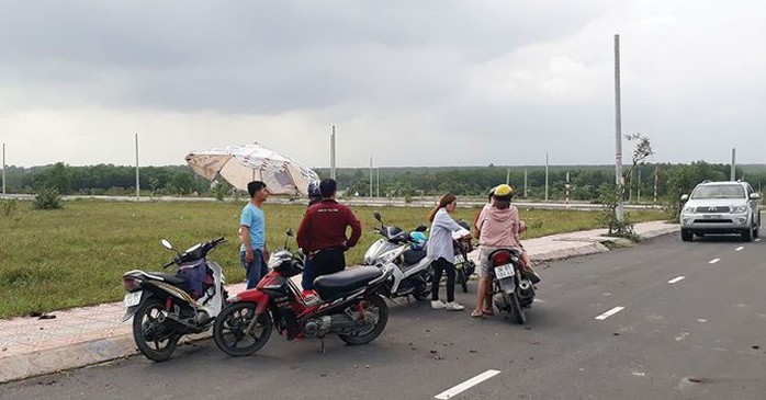 Sống bền với nghề môi giới - Ảnh 1. Sống bền với nghề môi giới - Ảnh 1.