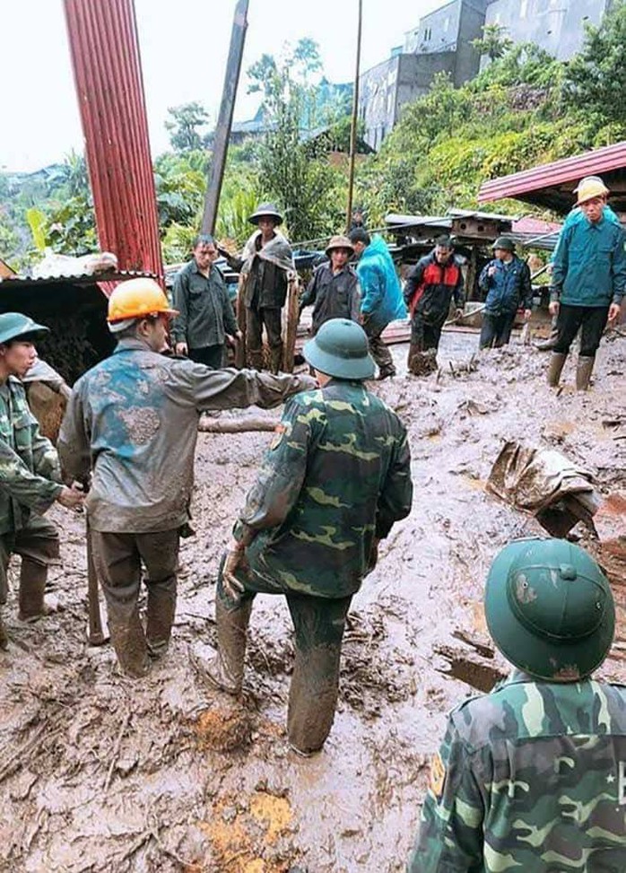 Sạt lở kinh hoàng ở Lai Châu: 12 người chết và mất tích, giao thông tê liệt hoàn toàn - Ảnh 1.