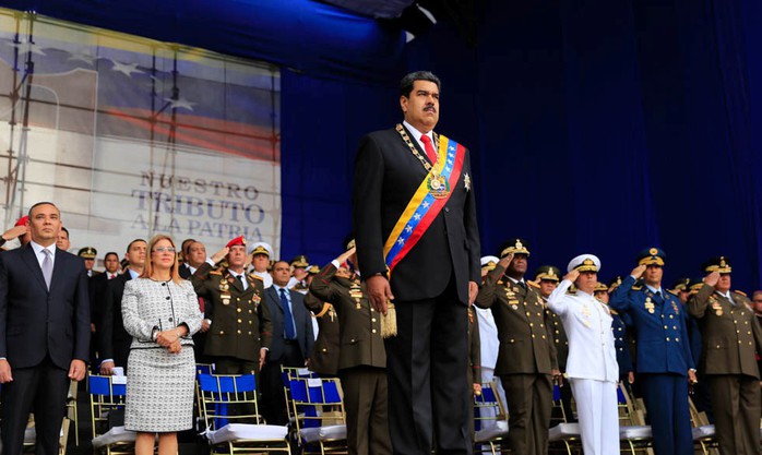 Tổng thống Venezuela Maduro thoát ám sát giữa bài phát biểu - Ảnh 2.
