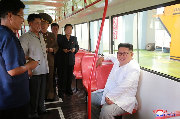 Chuyến thị sát nhiều nụ cười của ông Kim Jong-un - Ảnh 3.