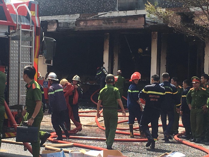 Cháy dữ dội tại ngôi nhà liên quan đến đất công sản dính vụ án Vũ nhôm - Ảnh 17.