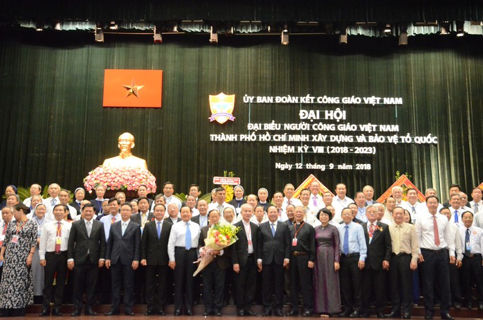 Linh mục Phan Khắc Từ tái đắc cử Chủ tịch Uỷ ban Đoàn kết Công giáo Việt Nam TP HCM - Ảnh 2.