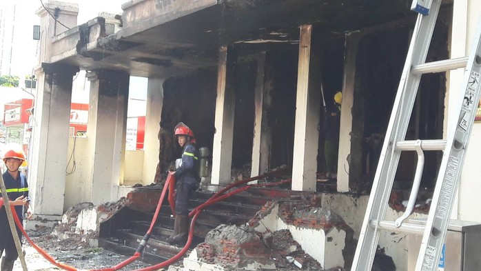 Bàn giao 2 công nhân gò hàn trong vụ cháy quán bar Leo ở Đà Nẵng - Ảnh 2.