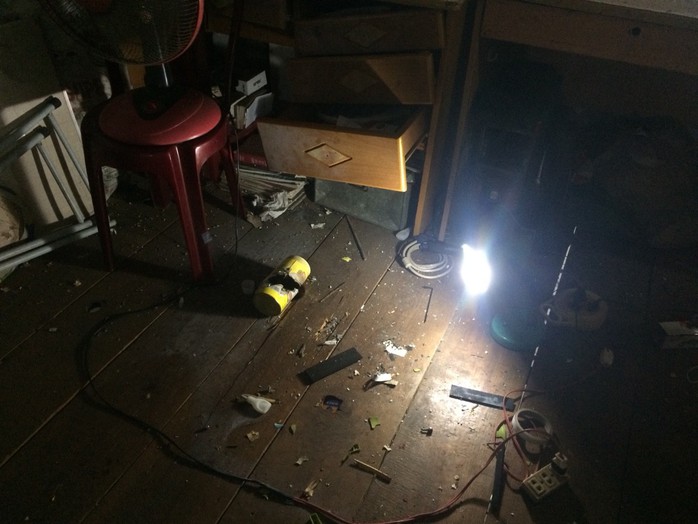 Chế tạo thuốc nổ tại nhà, một sinh viên bị thương nặng - Ảnh 2.