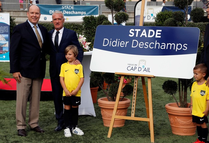 Sân bóng được đặt tên HLV tuyển Pháp Didier Deschamps - Ảnh 1.