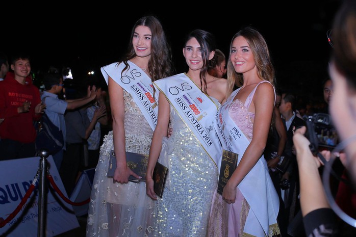 Thảm đỏ hoa hậu Việt Nam 2018: Dàn người đẹp khoe sắc - Ảnh 4. Thảm đỏ tỷ lệ cá cược kèo nhà cái hậu Việt Nam 2018: Dàn người đẹp khoe sắc - Ảnh 4.