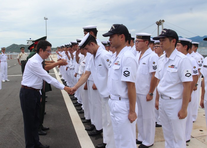 Tàu ngầm Kuroshio Nhật Bản thăm Cam Ranh - Ảnh 3.