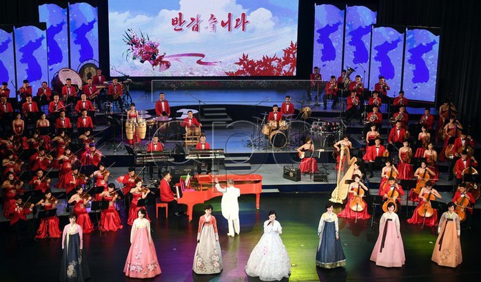 Lãnh đạo Hàn - Triều nâng ly trong bữa tiệc thịnh soạn - Ảnh 9.