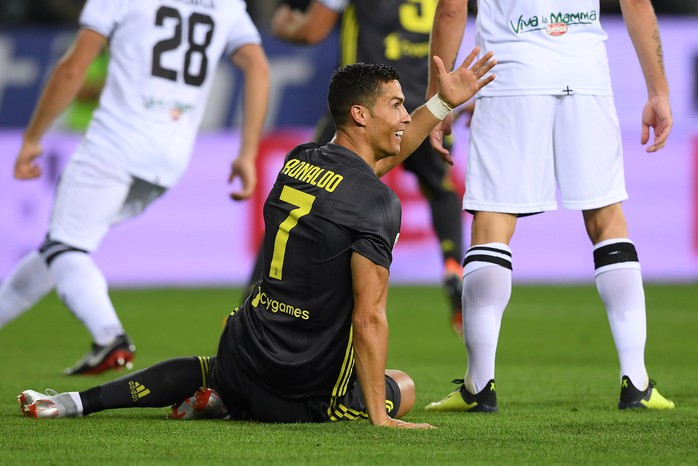 Những sắc thái tịt ngòi của Ronaldo ngày Juventus toàn thắng - Ảnh 2.