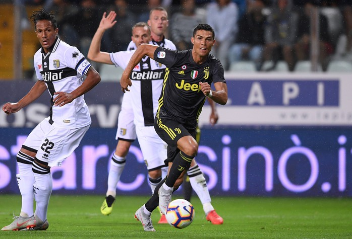 Ronaldo chờ thử sân đá chung kết Champions League - Ảnh 2.