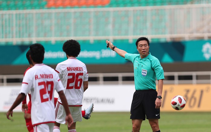 Trọng tài Hàn Quốc bắt trận tranh HCĐ bị chỉ trích ở quê nhà - Ảnh 1.